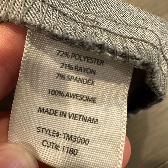 Figs chisec three pocket scrub top graphite gray - Picture 5 of 5